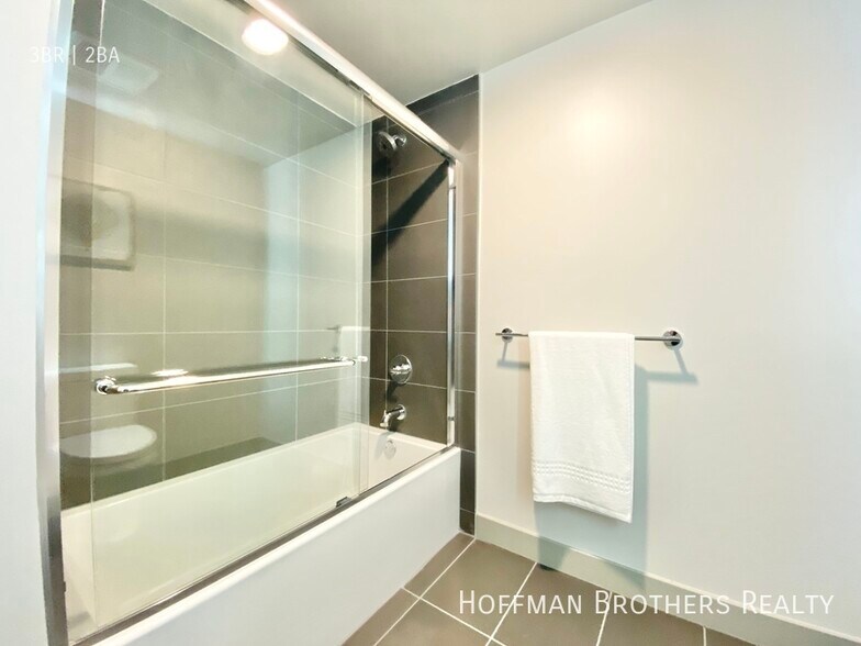 Building Photo - 1530 Brockton Ave