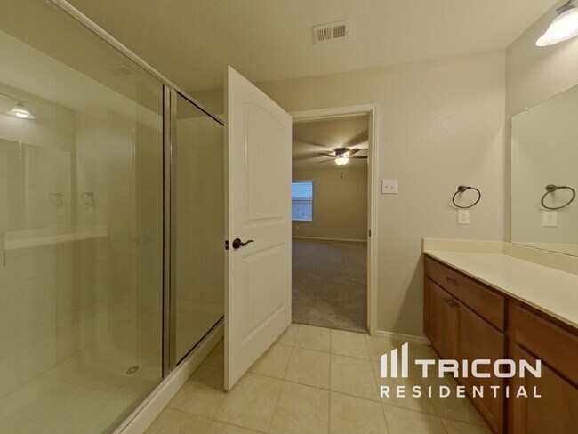 Building Photo - 413 Azalea Dr