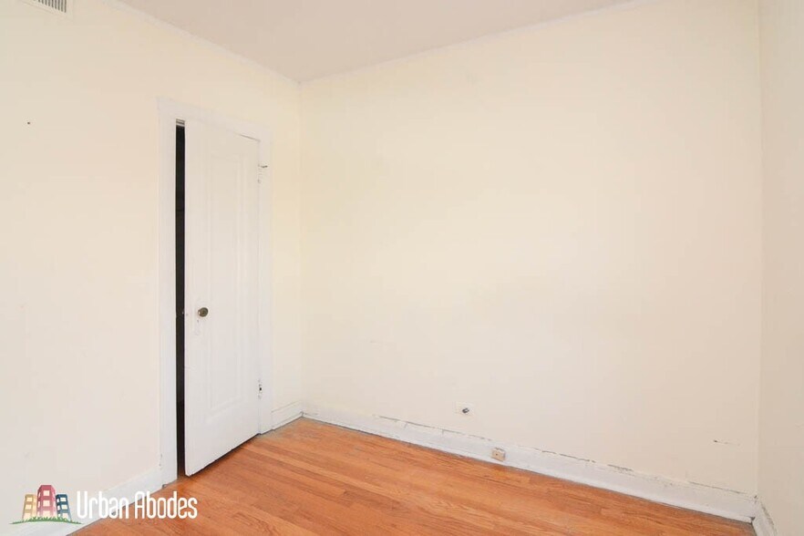 Building Photo - 3009 N Racine Ave