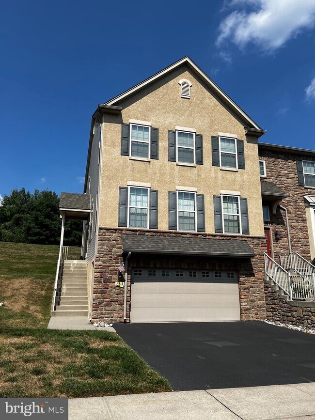 Building Photo - 68 Lilly Dr