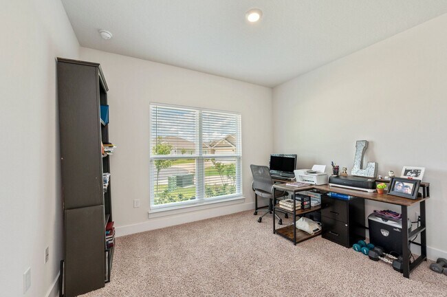 Building Photo - Stunning 4 Bedroom, 3 Bath Home in Shoal R...