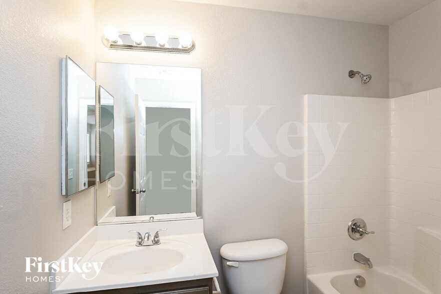 Building Photo - 7486 Decoro St