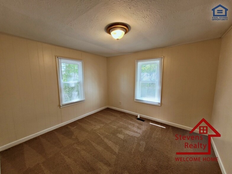 Building Photo - 115 E Jere Whitson Rd