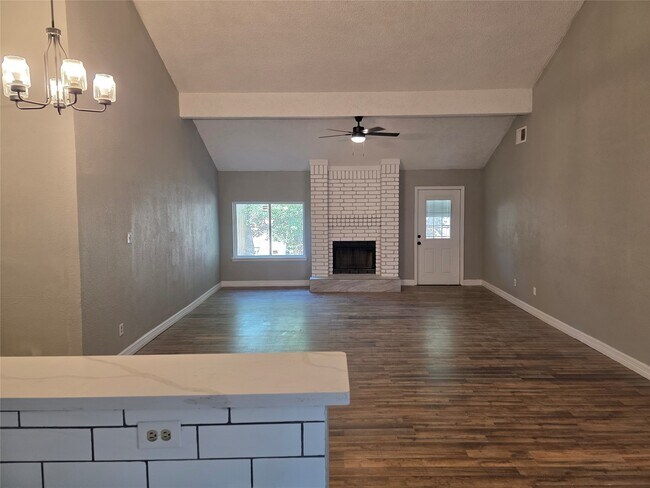 Building Photo - 3214 S Briar Knoll Dr