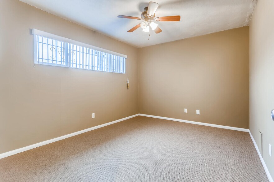 Building Photo - 10 Rawhide Ln