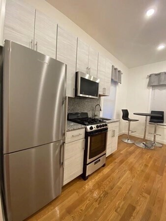Primary Photo - 9 6th St