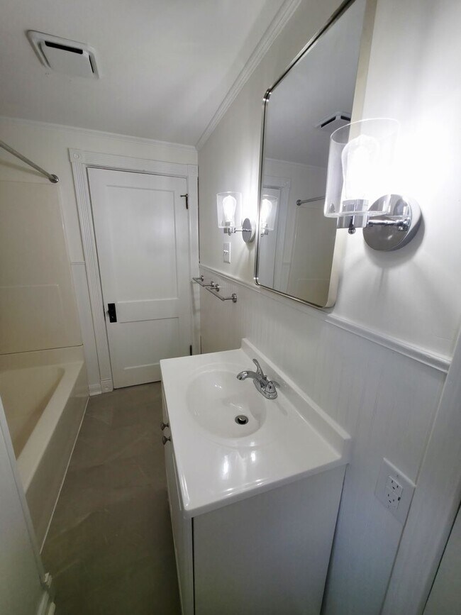 Building Photo - 3 Bed 1 Bath in Rochester PA
