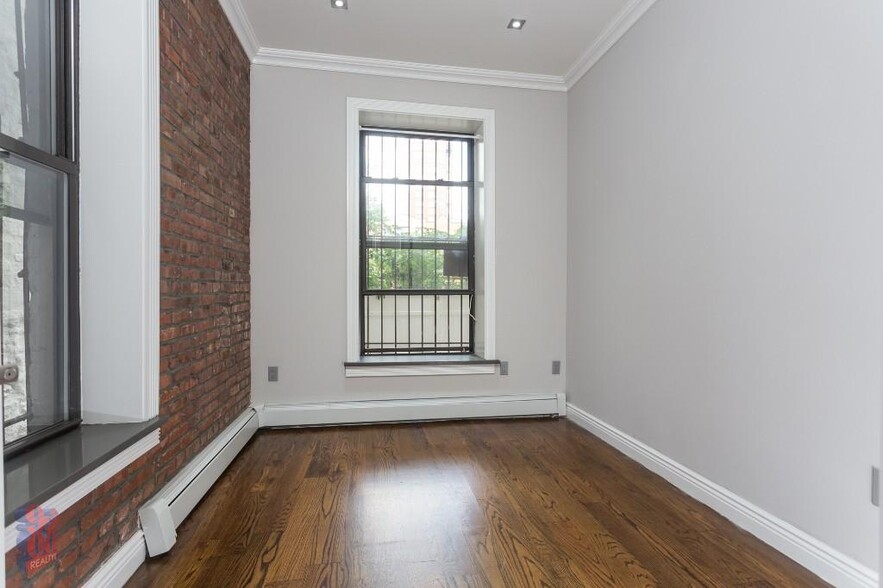 Building Photo - 15 W 103rd St