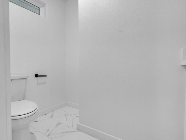 Building Photo - ? 3 Bed / 2.5 Bath Duplex – Spacious & Move-In Ready! ?