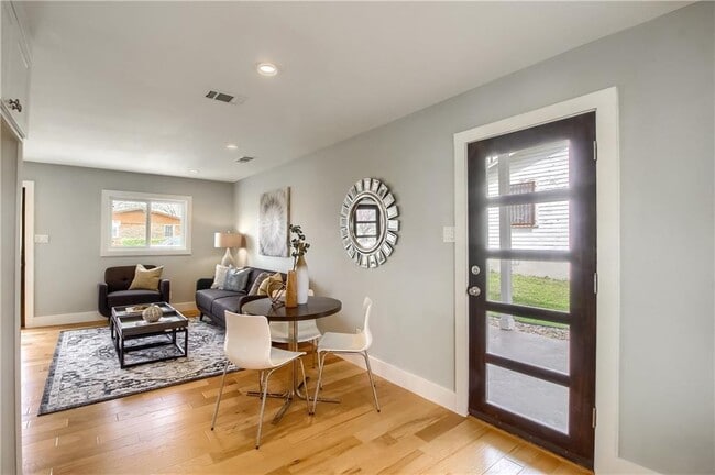 Building Photo - 1805 Rhodes Rd