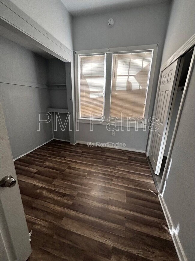 Building Photo - 2320 W Walnut St