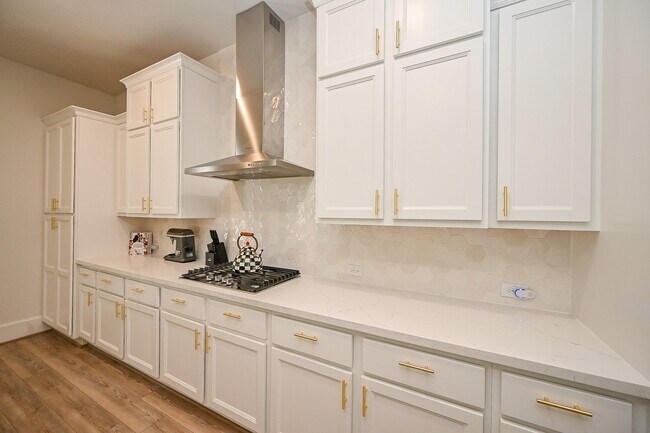 Building Photo - 9006 Meadow Bridge Dr