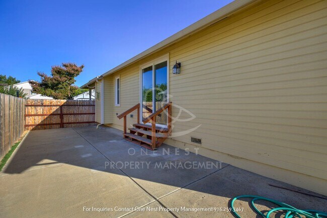 Building Photo - 3 bedroom, 2 bathrooms, 2 car garage