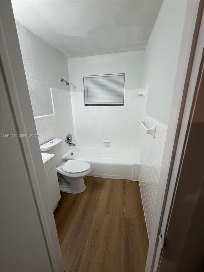 Building Photo - 1221 NW 5th Ave