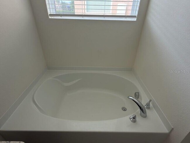 Building Photo - 7604 Oakmoss Loop