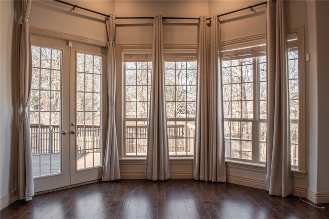 Building Photo - 5106 S Sloan Cir