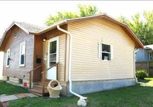 Building Photo - 2 bed, 1 bath Bungalow