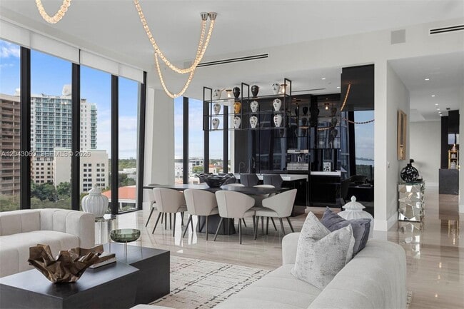 Building Photo - 2821 S Bayshore Dr