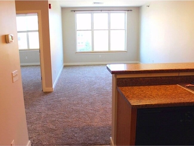 Building Photo - Eastwood Commons 1bd/1ba Condo - Available 6/1