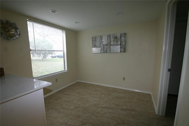 Building Photo - 4203 Dauphine Dr
