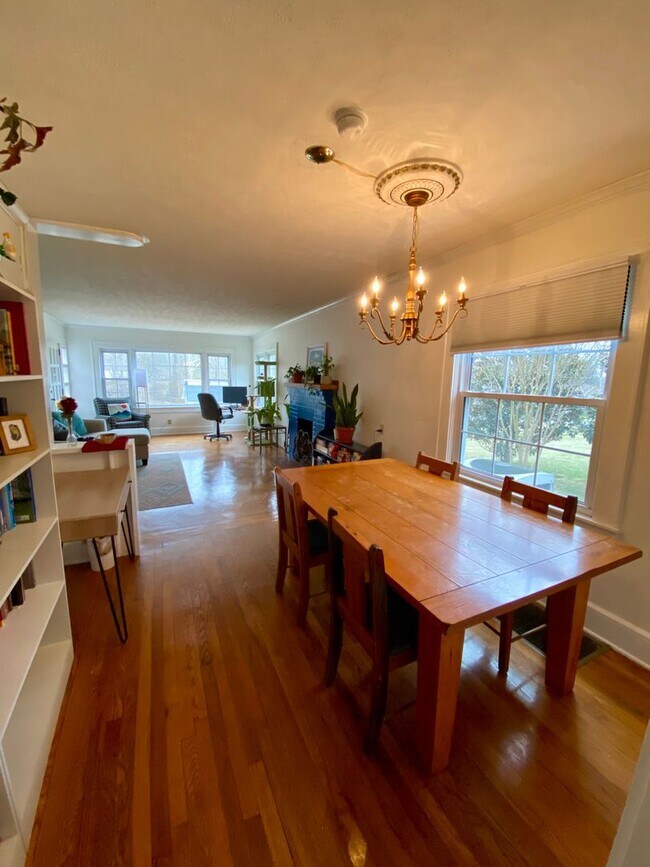 Building Photo - Spacious 3BR Home Minutes from Downtown Johnson City | W/D Included | Garden Beds