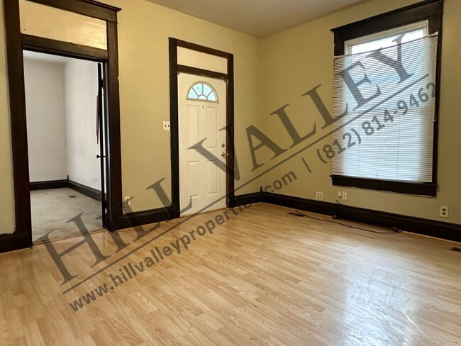 Building Photo - Two Bedroom Home