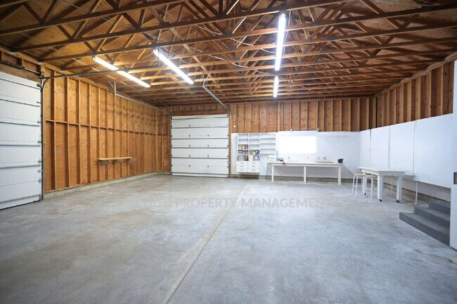 Building Photo - 3 bed 2.5 bath home in a private country setting, close to town. All new luxury vinyl plank floor...
