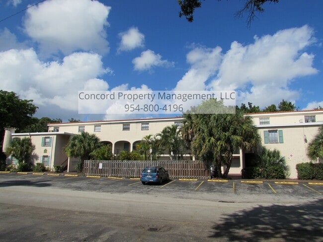 Building Photo - 2 Bedroom, 1.5 Bathroom Apartment with Poo...