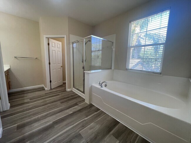 Building Photo - Beautiful 4 Bedroom Close to Downtown Brentwood!