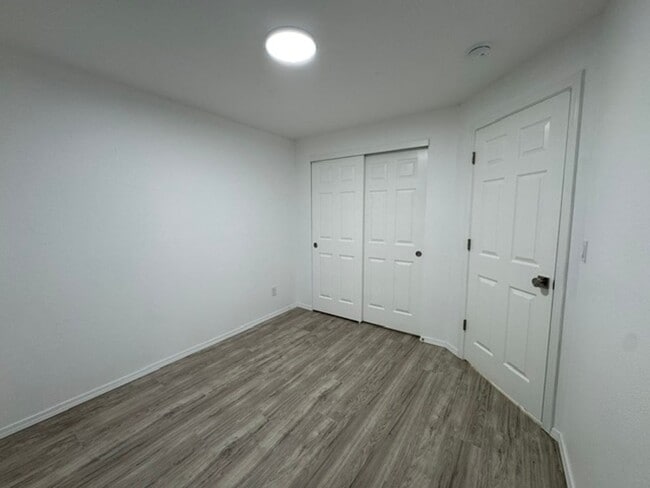 Building Photo - 15965 SW Roth Dr