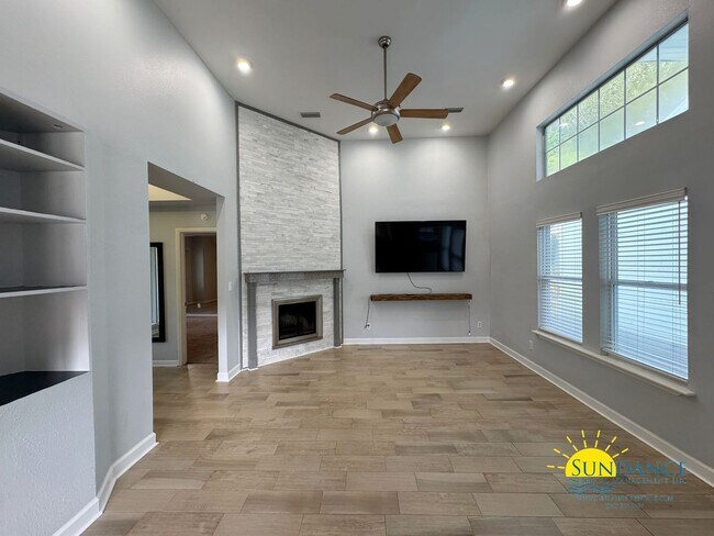 Building Photo - 3-Bedroom Home in Destin with Solar Power ...