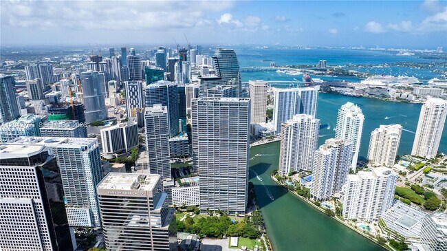 Building Photo - 495 Brickell Ave