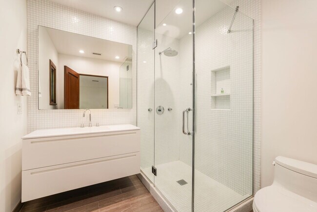 Building Photo - 604 Alta Dr