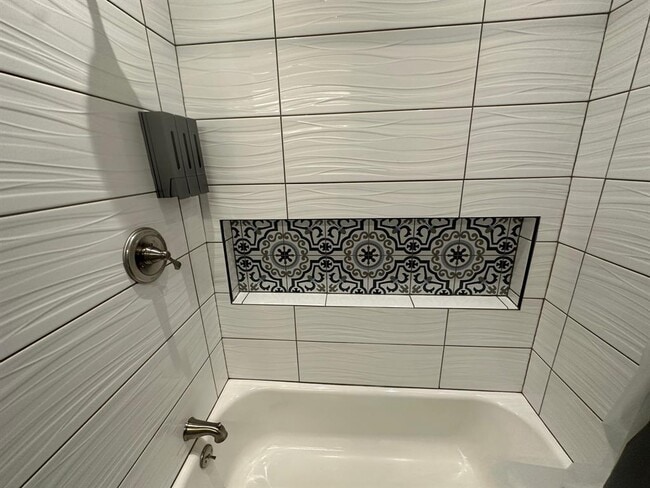 Building Photo - 3210 Hampton Rd