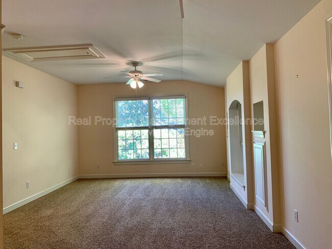 Building Photo - 411 Hogan Woods Cir