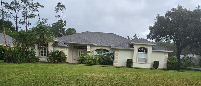 Building Photo - Spacious 4 Bedroom Home in Breakaway Trail...
