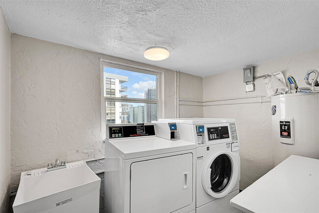Building Photo - 3015 N Ocean Blvd