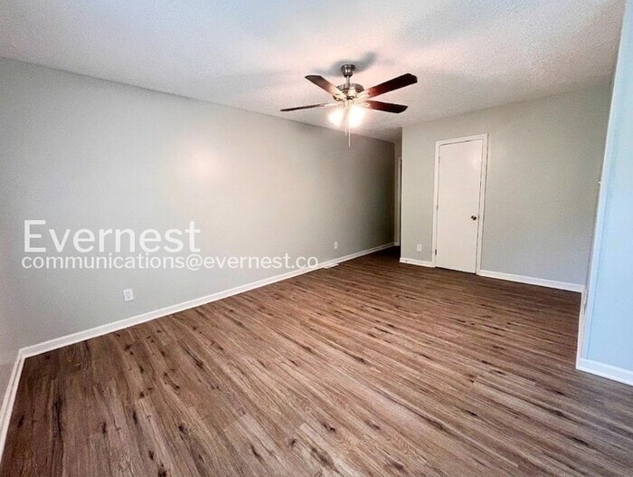 Building Photo - 400 Wilcrest Dr