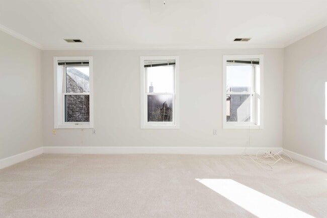 Building Photo - 202 11th St NE