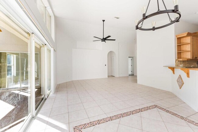 Building Photo - 9841 Las Casas Dr