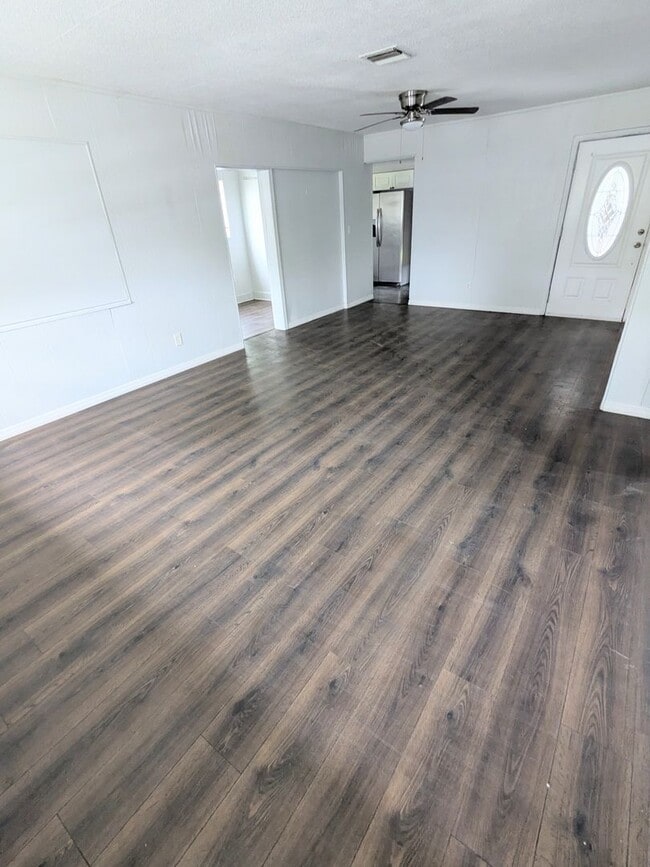 Building Photo - 3Bedroom+BONUS, 2 bath Daytona Beach