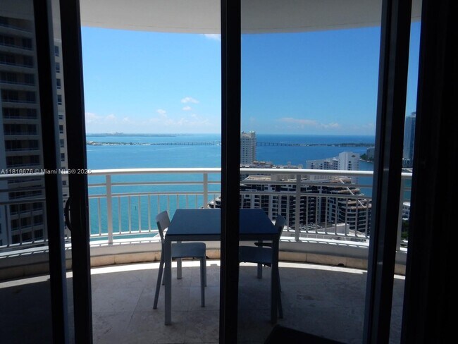 Building Photo - 848 Brickell Key Dr