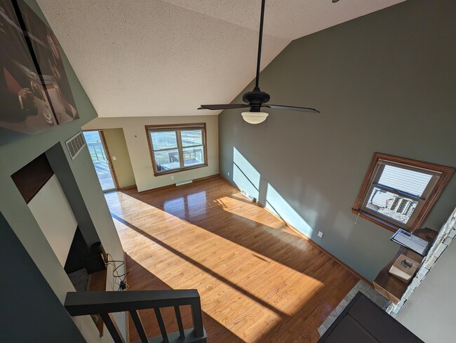 Building Photo - 607 Tamarack Dr W