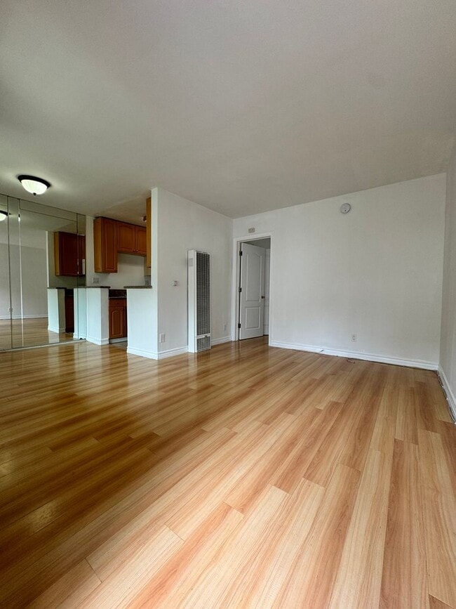 Interior Photo - 3659 Overland Ave