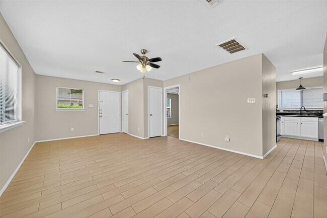 Building Photo - 6343 Settlers Square Ln