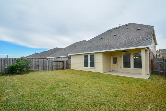 Building Photo - 20215 Stonebridge Terrace Dr