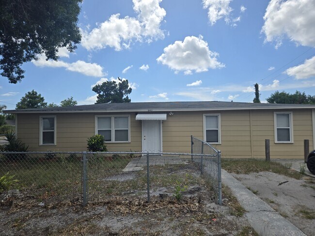 Building Photo - 843 41st St S
