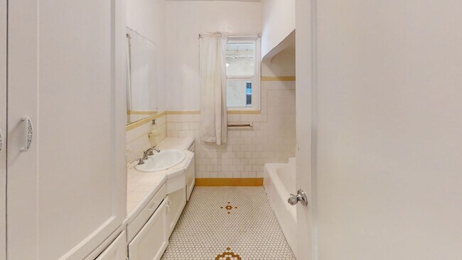Building Photo - Fresh 3BR/2BA • Pet Friendly • Garage • Mo...