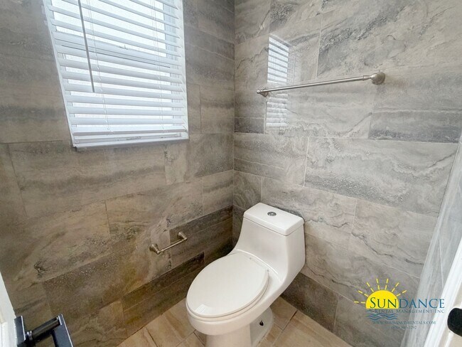 Building Photo - Adorable 3 Bedroom Home in Bluewater Bay!