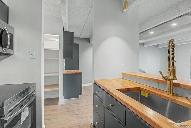 Building Photo - 777 N Washington St